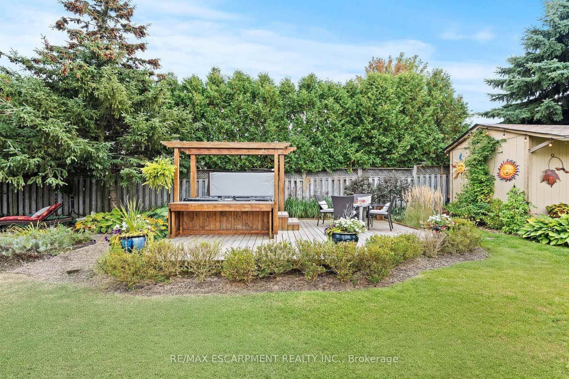 Photo 40 of 251 Hawkswood Trail, Hamilton, Carpenter — HOMEH