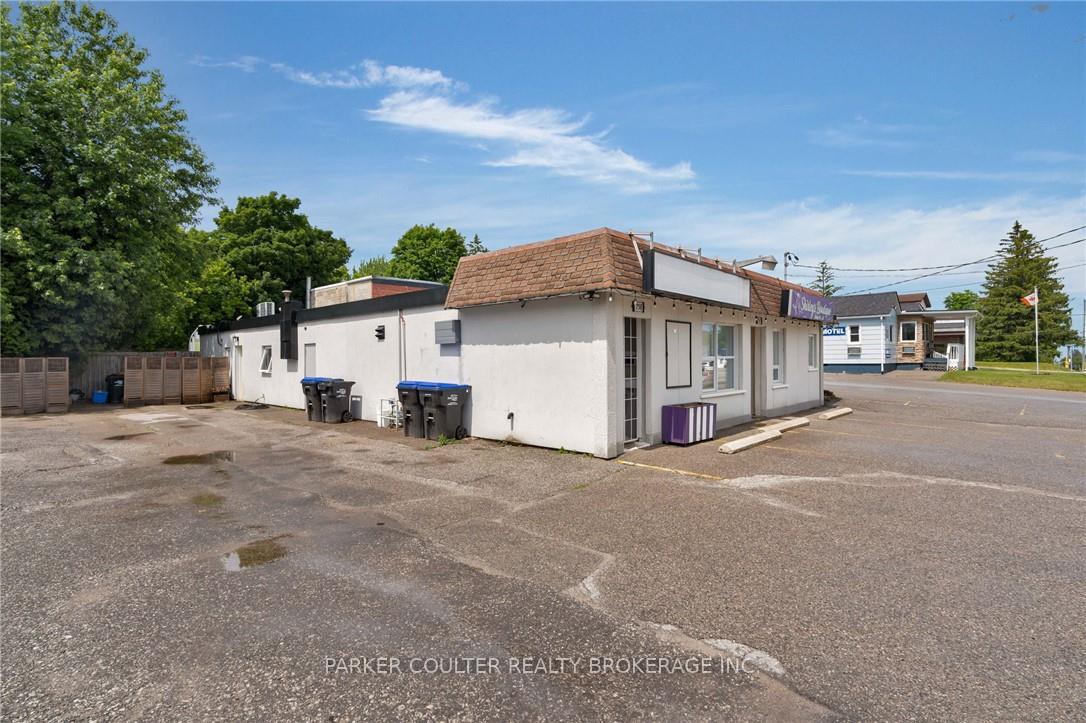 Photo 6 of 758 Yonge Street, Midland — HOMEH