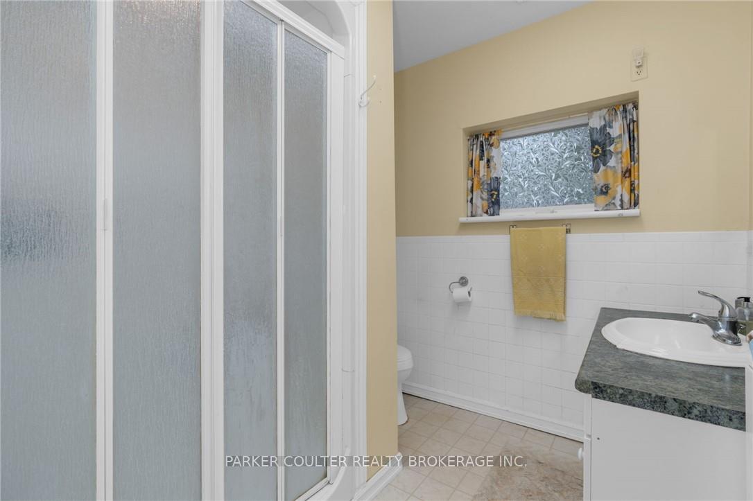 Photo 3 of 758 Yonge Street, Midland — HOMEH