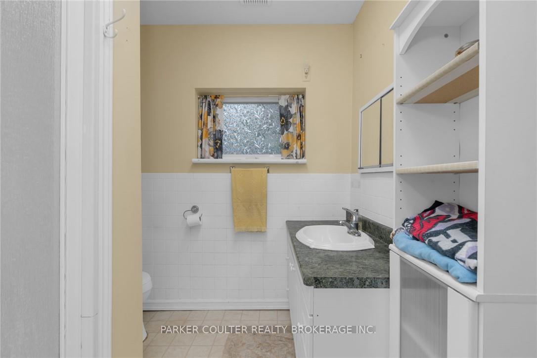 Photo 7 of 758 Yonge Street, Midland — HOMEH