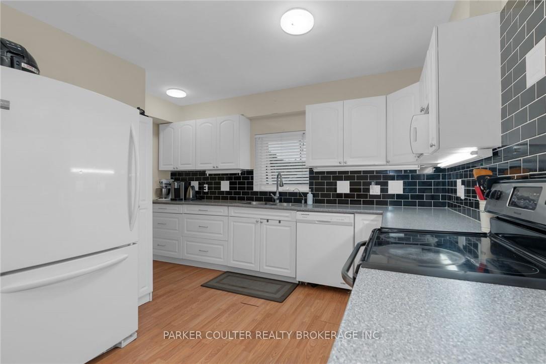 Photo 14 of 758 Yonge Street, Midland — HOMEH