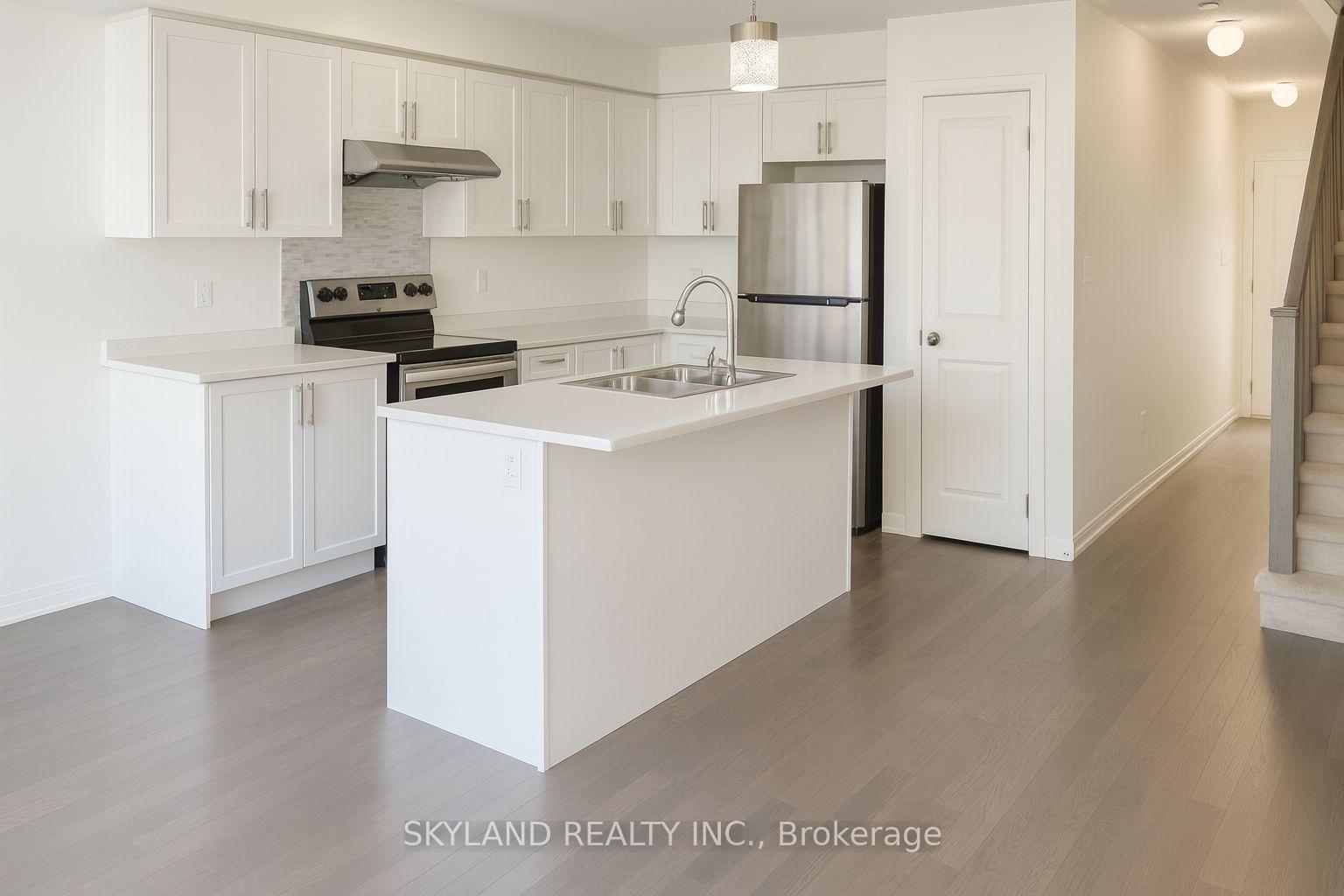 Photo 4 of 17 King George Way, Clarington, Bowmanville — HOMEH