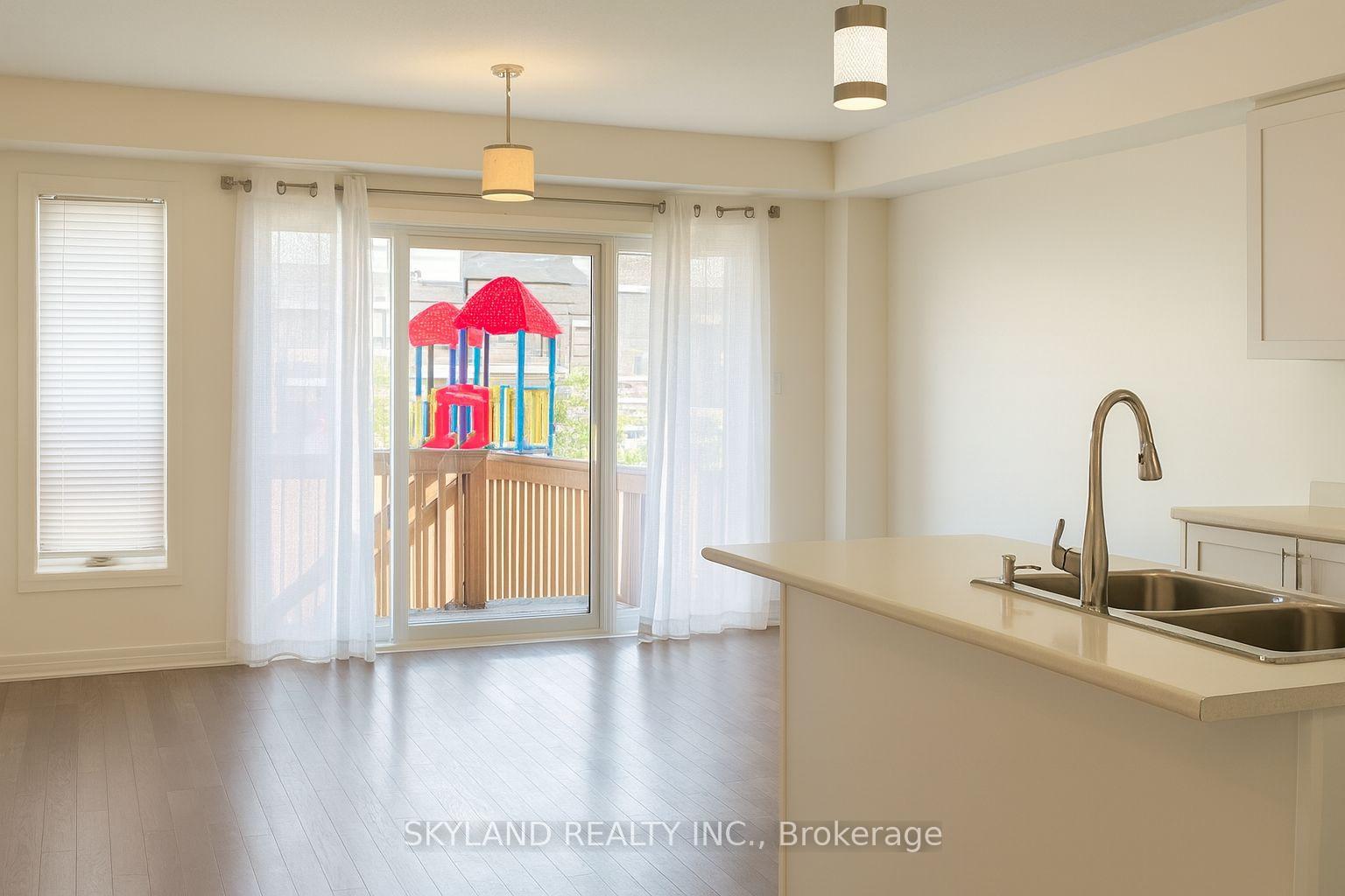 Photo 2 of 17 King George Way, Clarington, Bowmanville — HOMEH