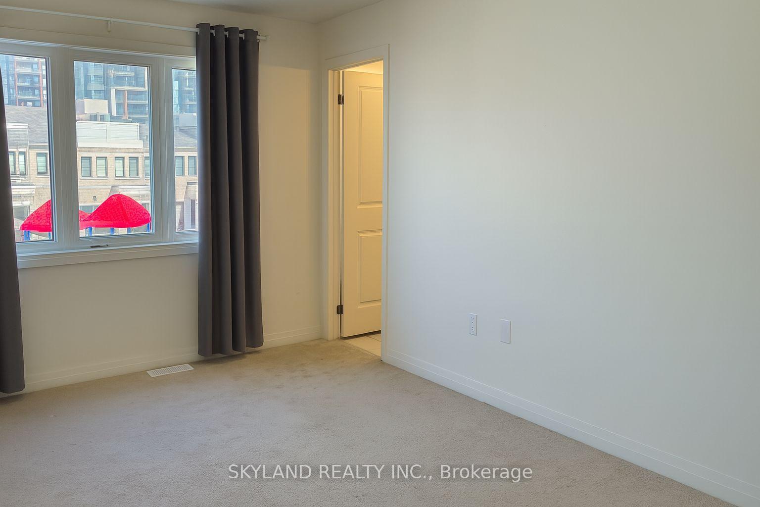 Photo 8 of 17 King George Way, Clarington, Bowmanville — HOMEH