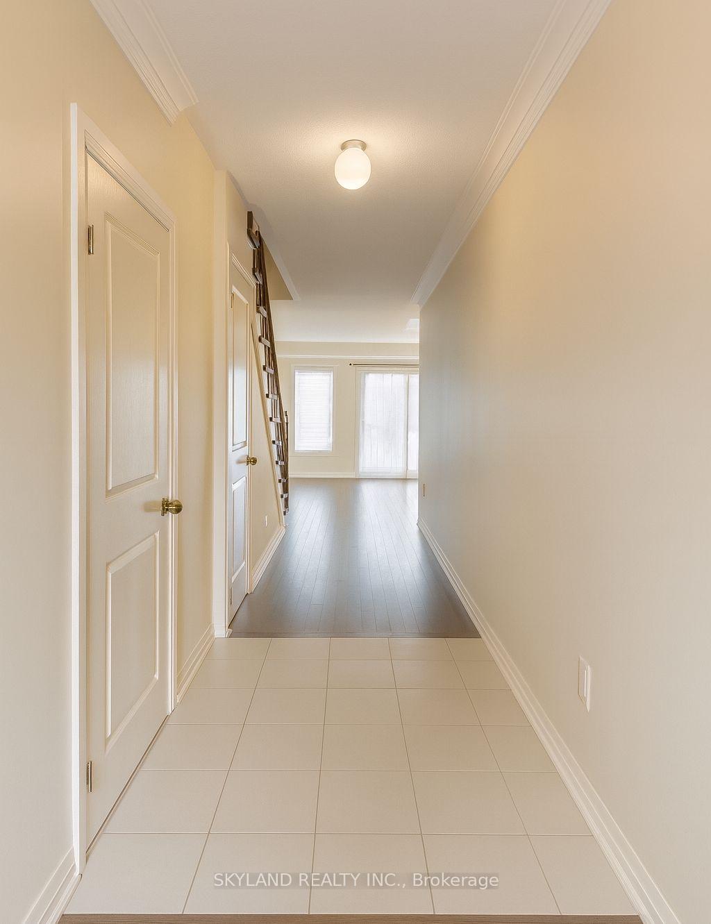 Photo 3 of 17 King George Way, Clarington, Bowmanville — HOMEH