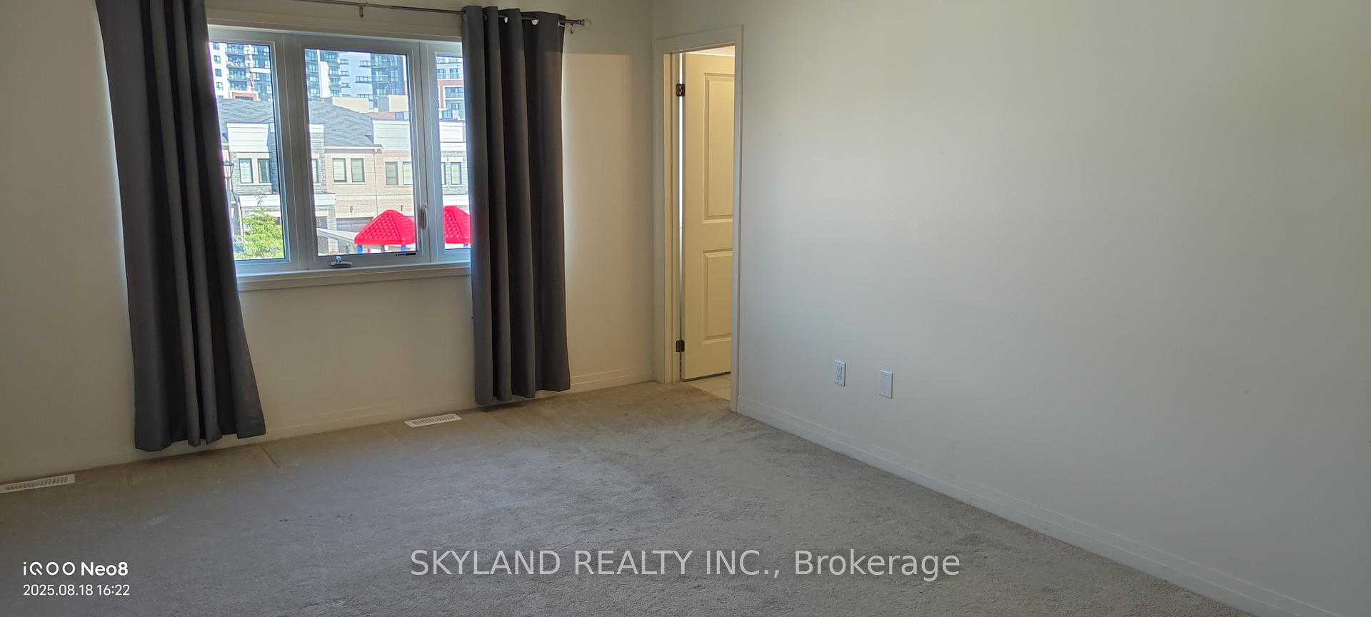 Photo 5 of 17 King George Way, Clarington, Bowmanville — HOMEH