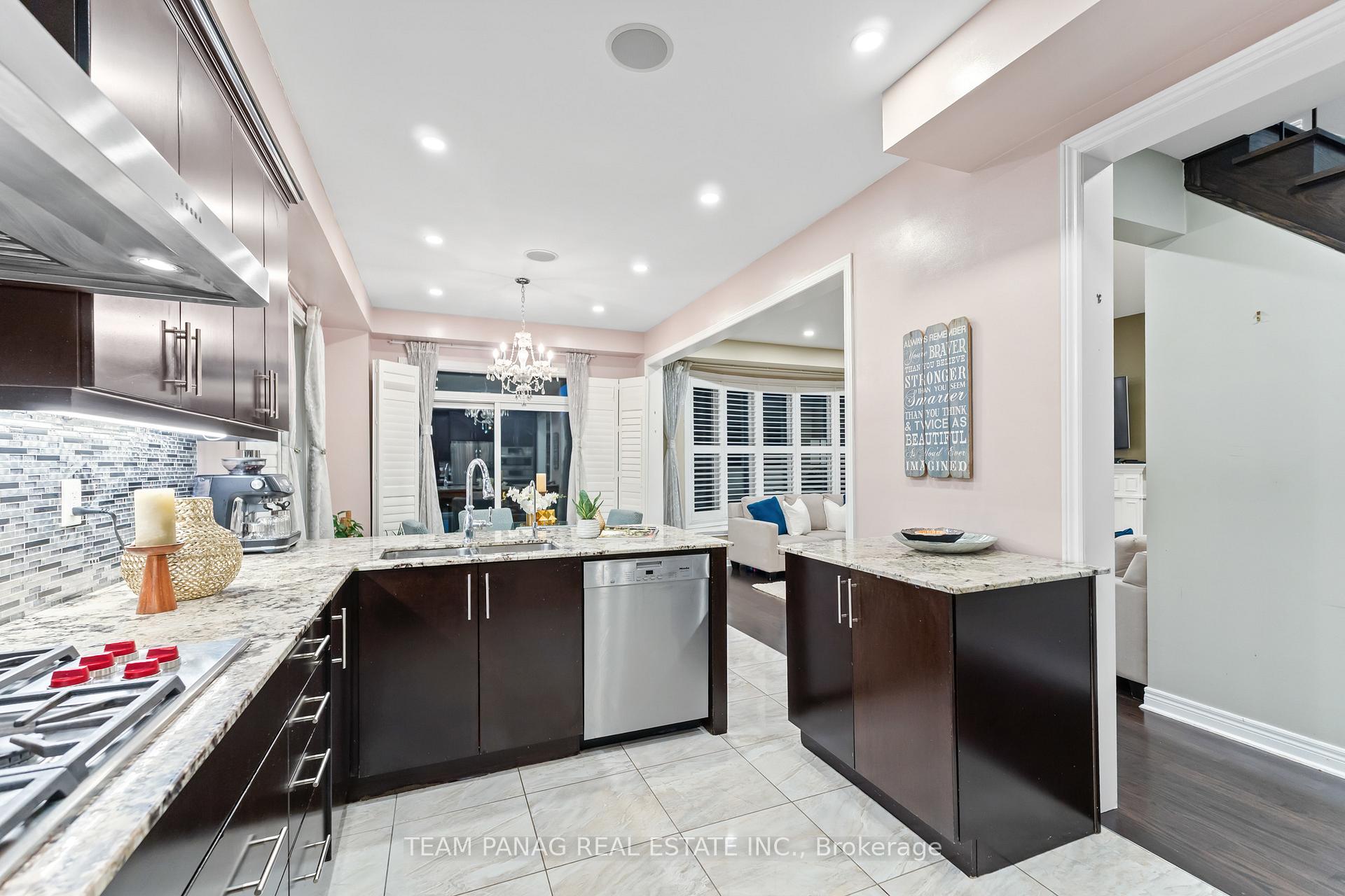 Photo 28 of 22 Cedarsprings Way, Brampton, Sandringham-Wellington — HOMEH