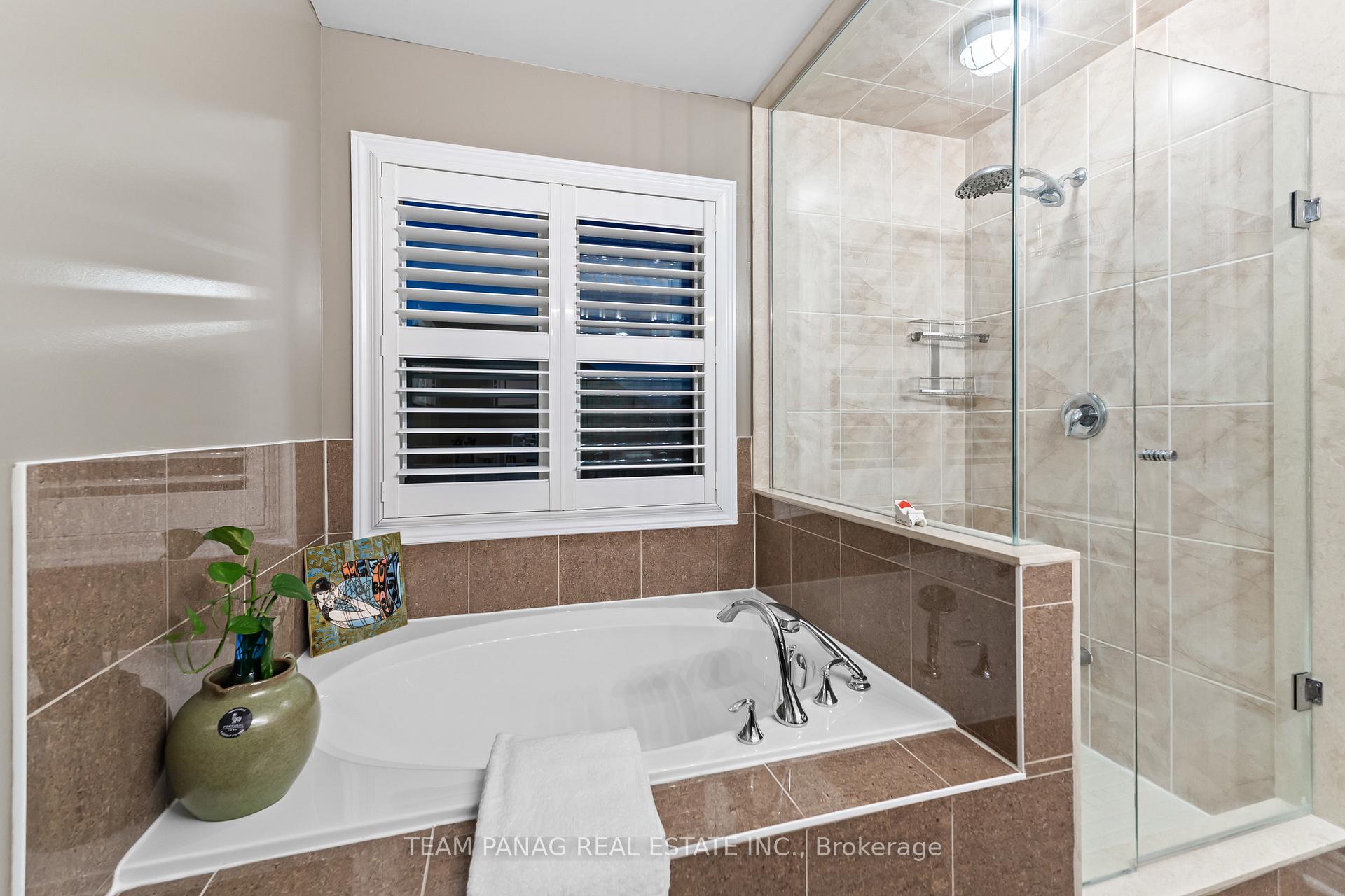 Photo 10 of 22 Cedarsprings Way, Brampton, Sandringham-Wellington — HOMEH