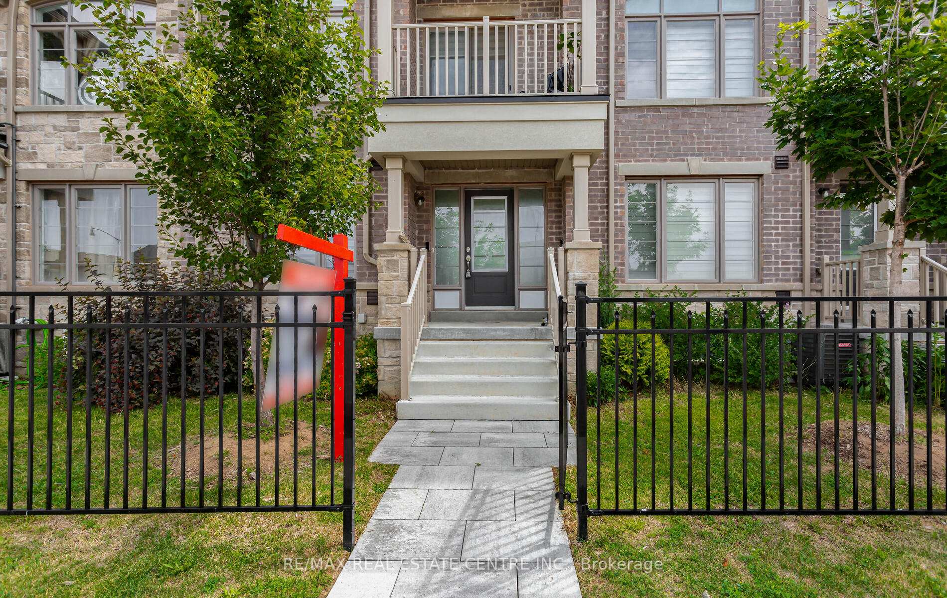 Photo 13 of 6 Summerbeam Way, Brampton, Bram West — HOMEH