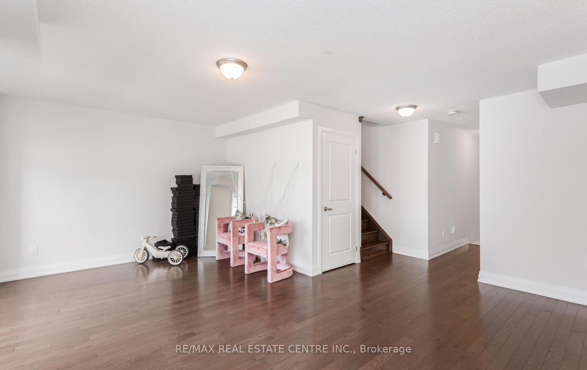 Photo 4 of 6 Summerbeam Way, Brampton, Bram West — HOMEH