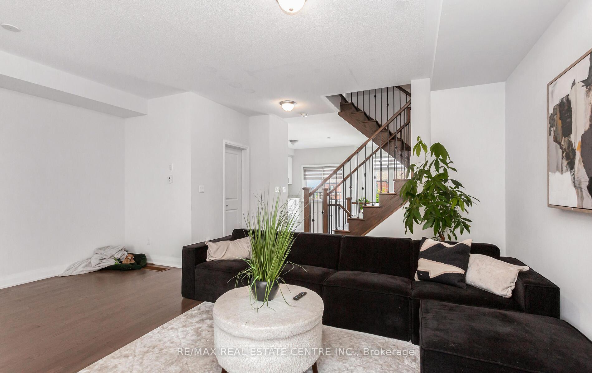 Photo 10 of 6 Summerbeam Way, Brampton, Bram West — HOMEH