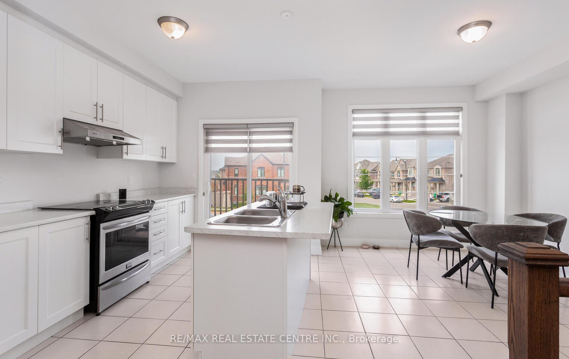Photo 9 of 6 Summerbeam Way, Brampton, Bram West — HOMEH