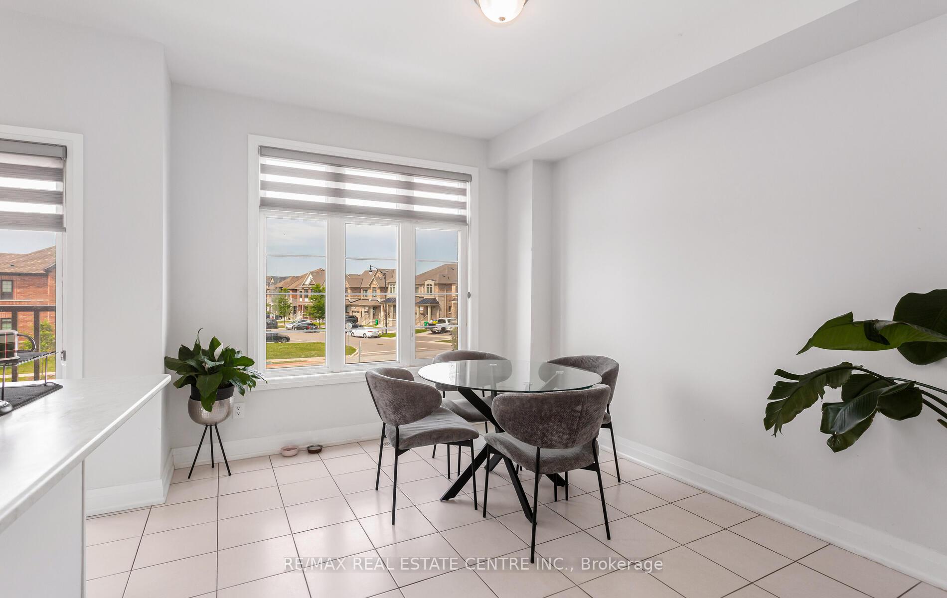 Photo 15 of 6 Summerbeam Way, Brampton, Bram West — HOMEH
