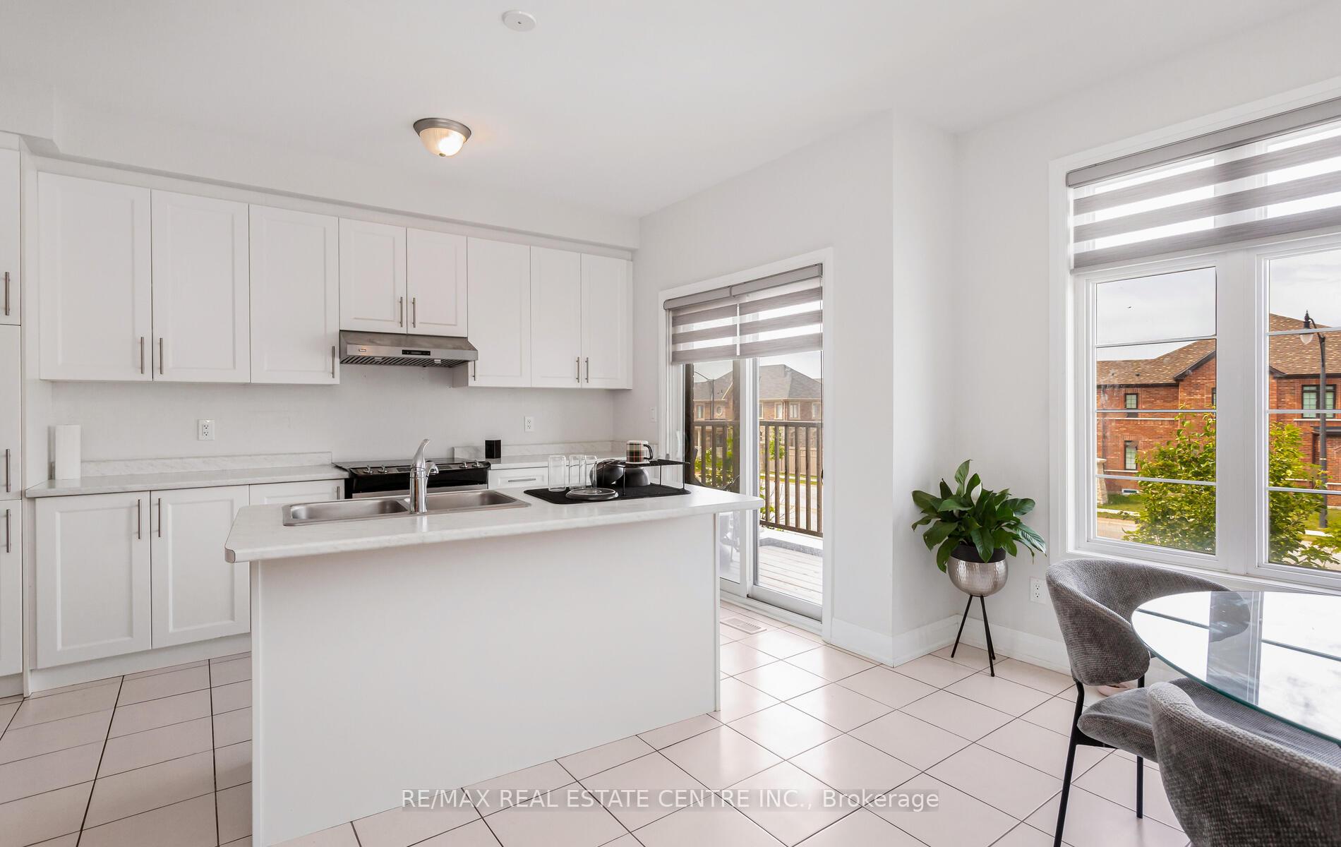 Photo 11 of 6 Summerbeam Way, Brampton, Bram West — HOMEH