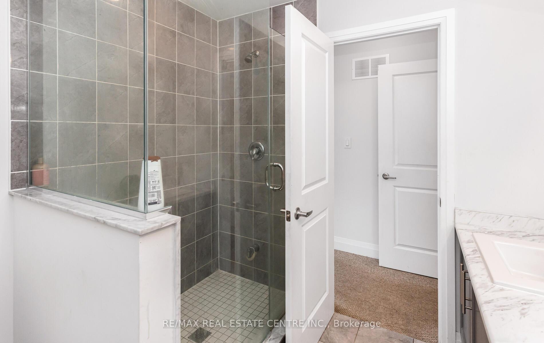 Photo 14 of 6 Summerbeam Way, Brampton, Bram West — HOMEH