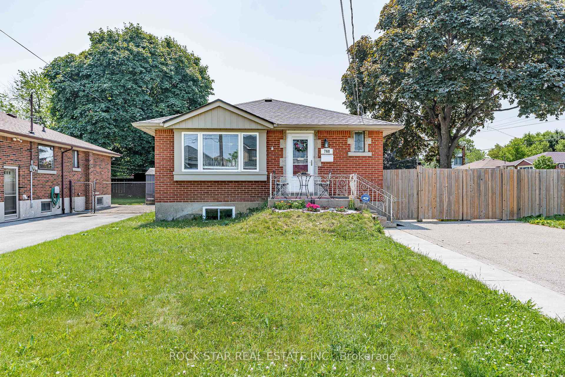 Photo 1 of 768 Tenth Avenue, Hamilton, Hampton Heights — HOMEH