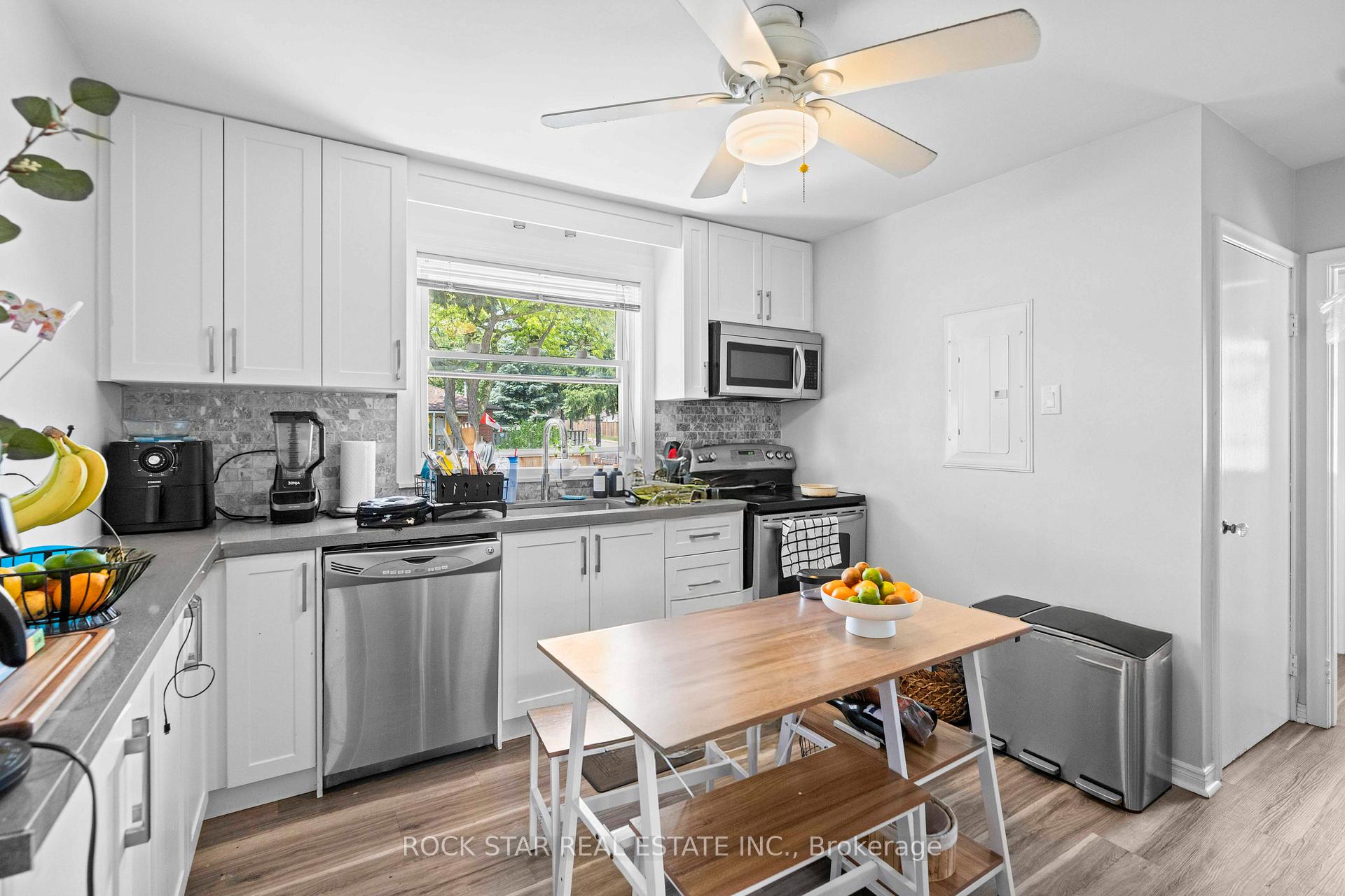 Photo 5 of 768 Tenth Avenue, Hamilton, Hampton Heights — HOMEH