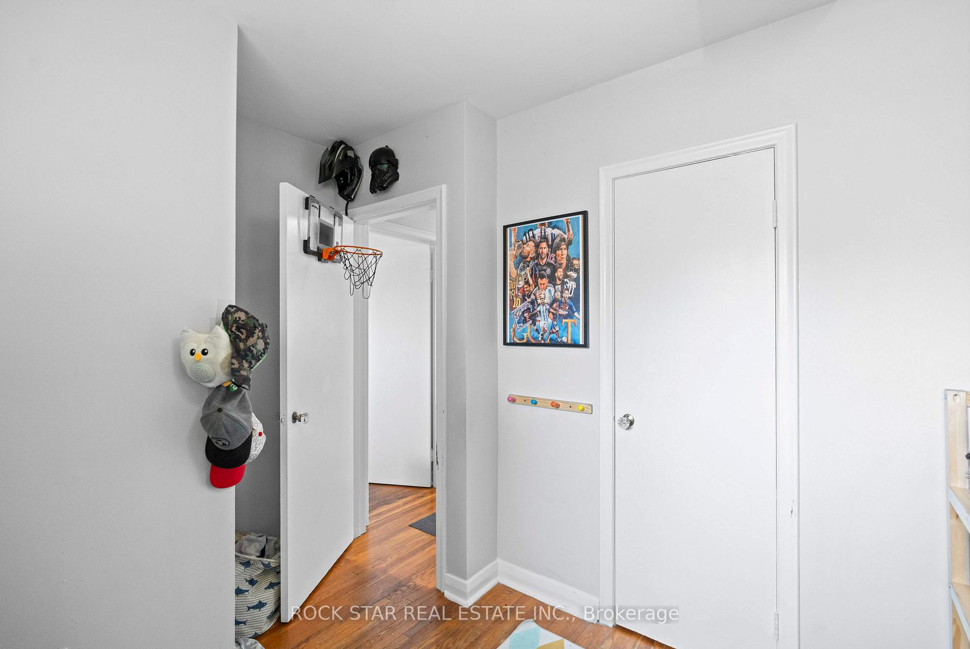 Photo 3 of 768 Tenth Avenue, Hamilton, Hampton Heights — HOMEH