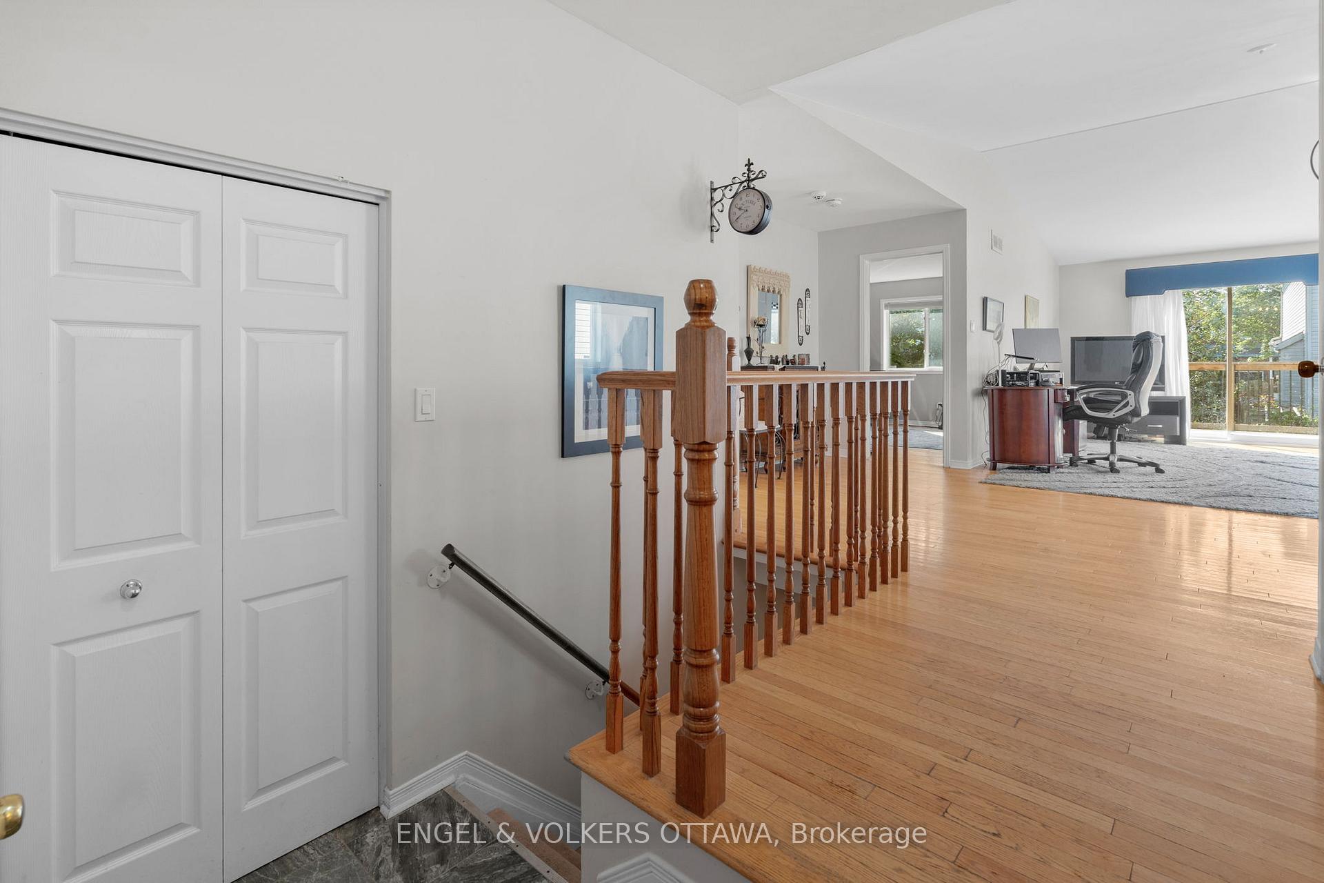 Photo 2 of 128 Grandpark Circle, Ottawa, Hunt Club Park — HOMEH