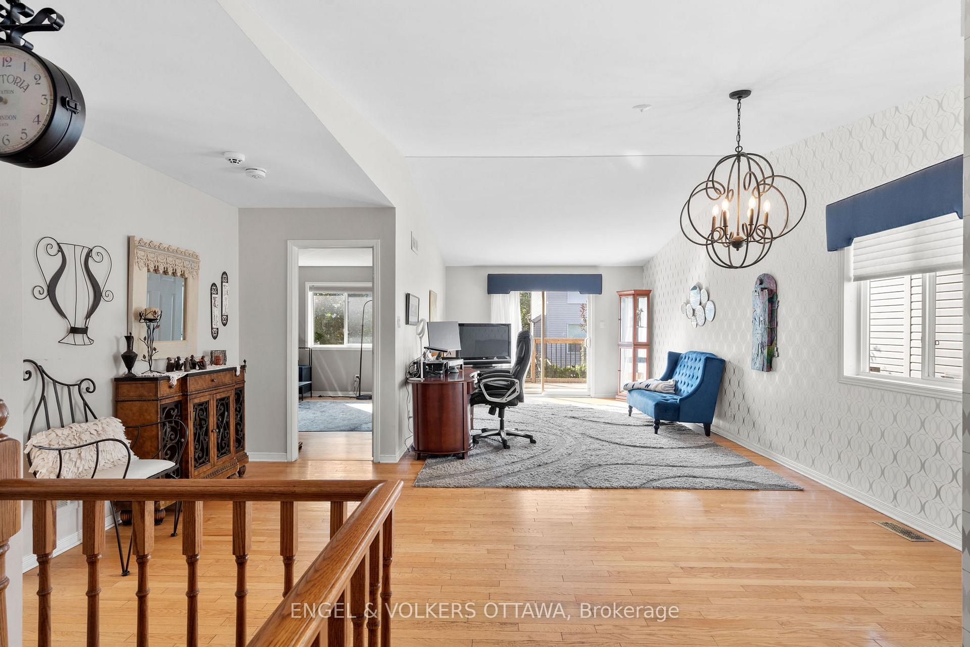 Photo 4 of 128 Grandpark Circle, Ottawa, Hunt Club Park — HOMEH