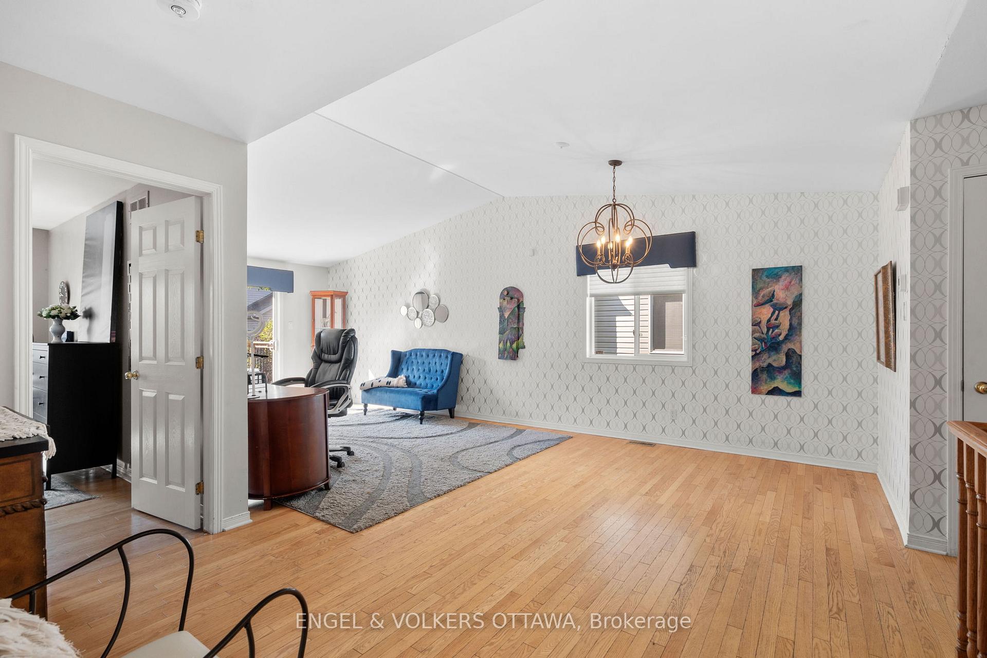Photo 7 of 128 Grandpark Circle, Ottawa, Hunt Club Park — HOMEH