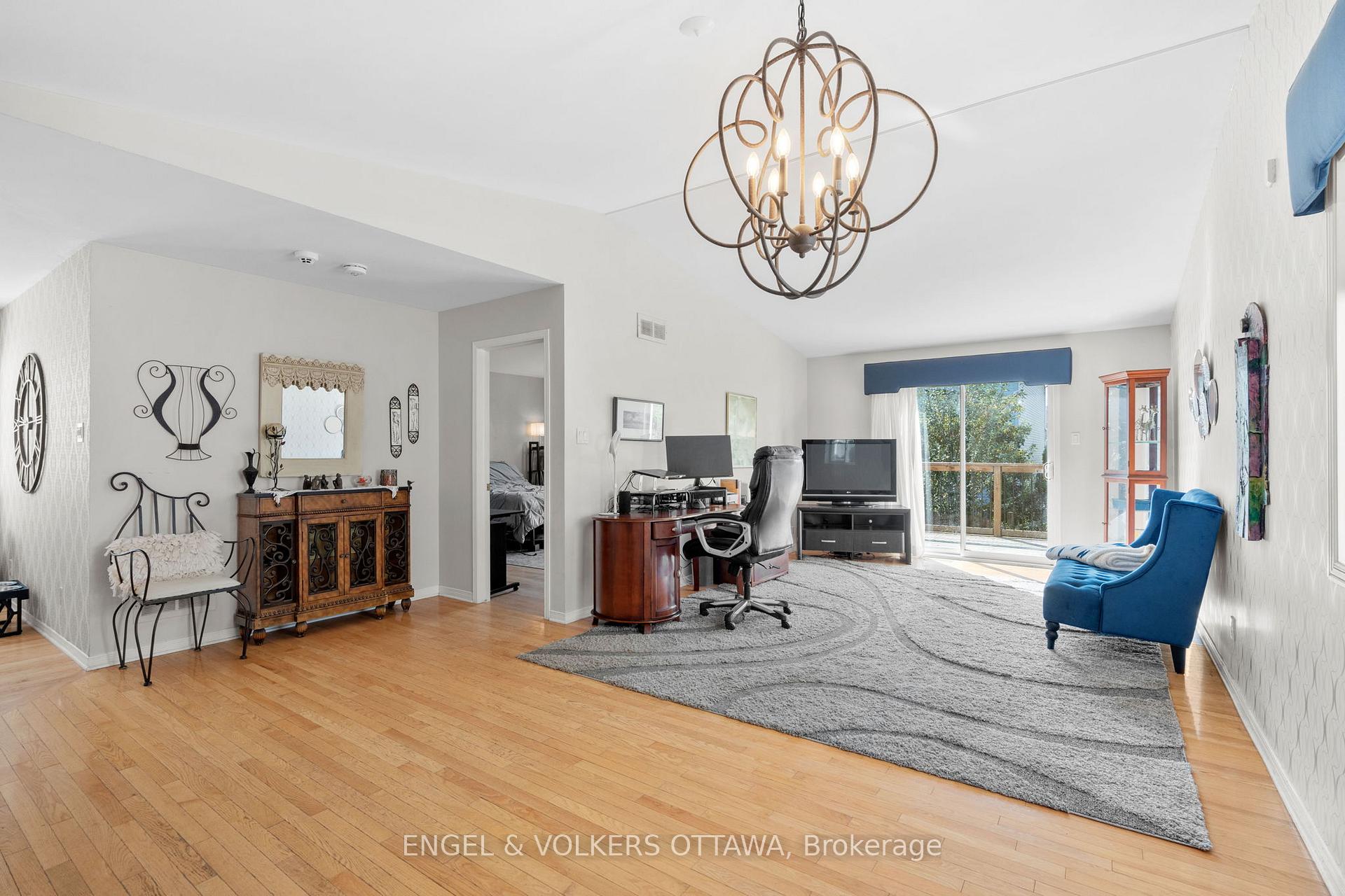Photo 8 of 128 Grandpark Circle, Ottawa, Hunt Club Park — HOMEH