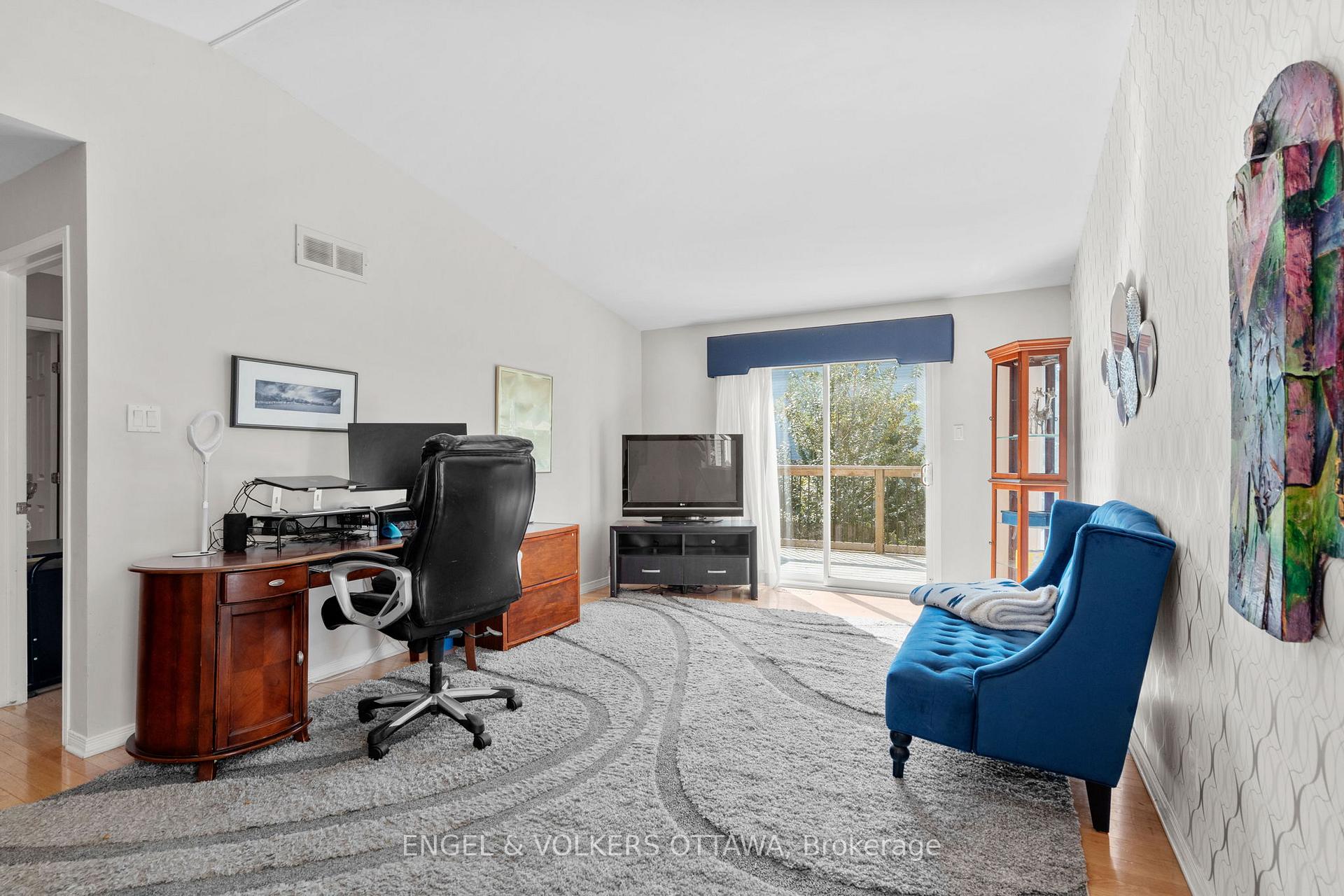 Photo 11 of 128 Grandpark Circle, Ottawa, Hunt Club Park — HOMEH