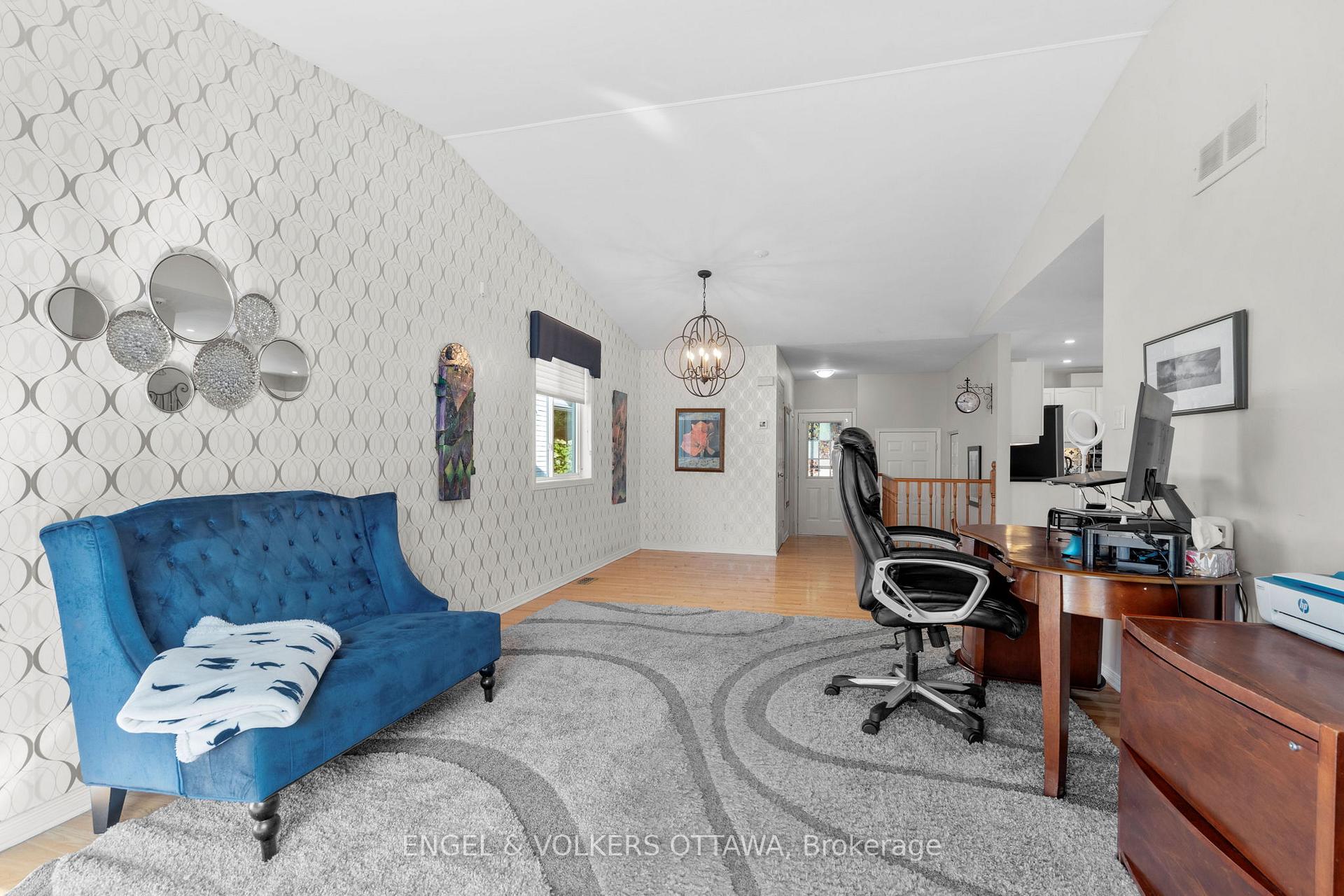 Photo 17 of 128 Grandpark Circle, Ottawa, Hunt Club Park — HOMEH