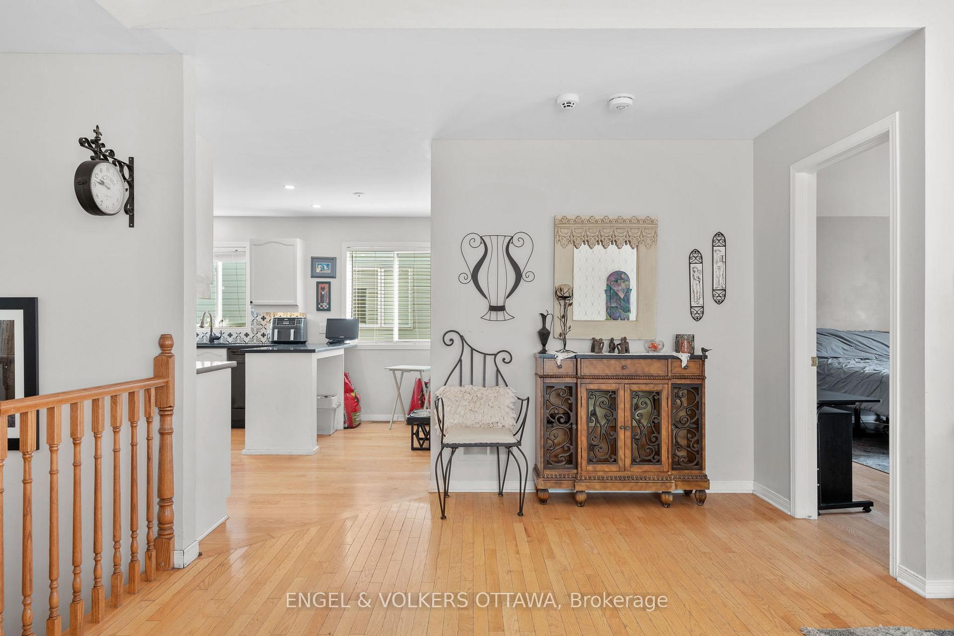 Photo 6 of 128 Grandpark Circle, Ottawa, Hunt Club Park — HOMEH
