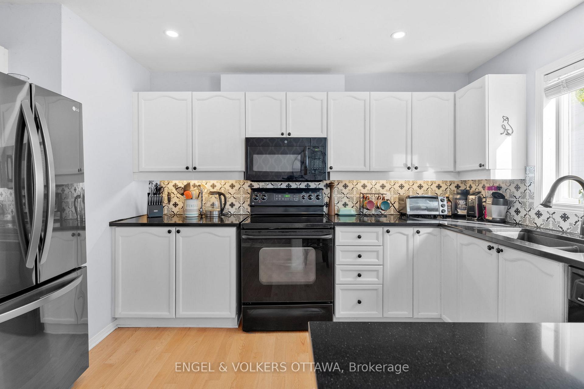Photo 9 of 128 Grandpark Circle, Ottawa, Hunt Club Park — HOMEH