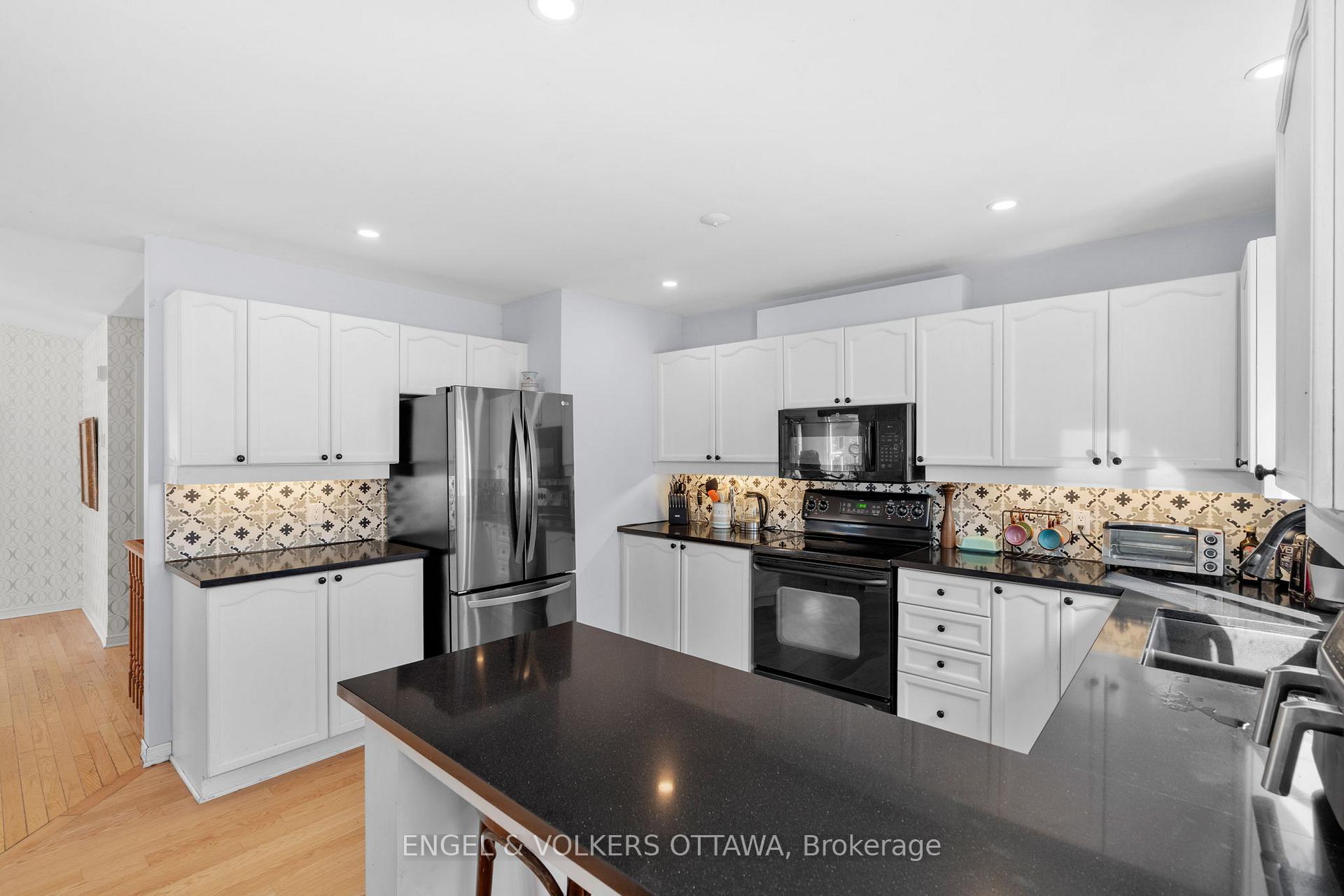 Photo 14 of 128 Grandpark Circle, Ottawa, Hunt Club Park — HOMEH