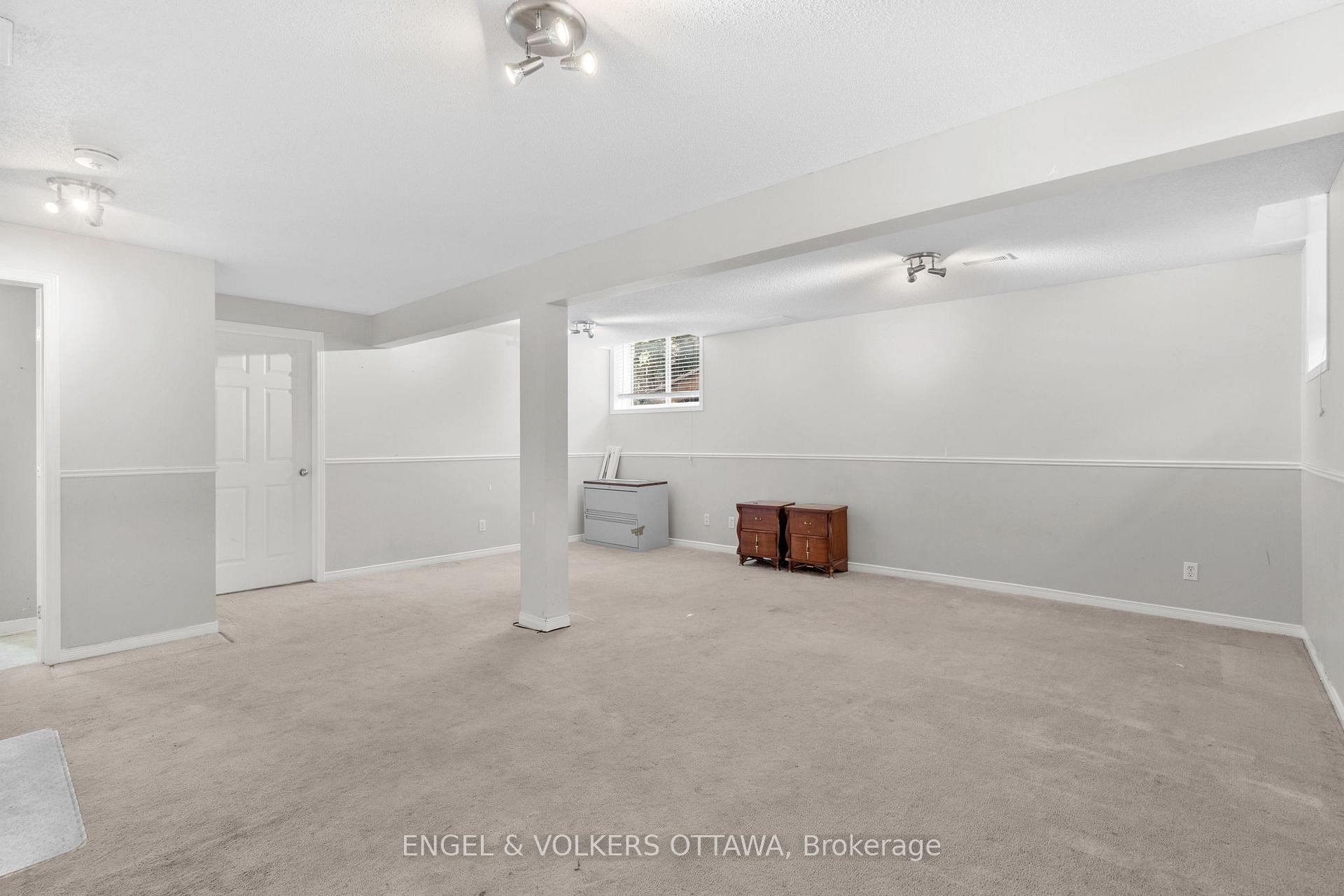 Photo 20 of 128 Grandpark Circle, Ottawa, Hunt Club Park — HOMEH