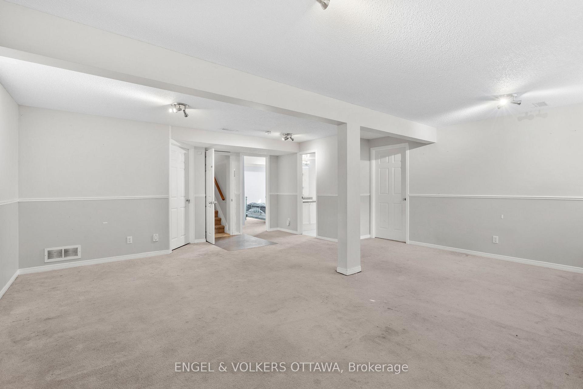 Photo 22 of 128 Grandpark Circle, Ottawa, Hunt Club Park — HOMEH