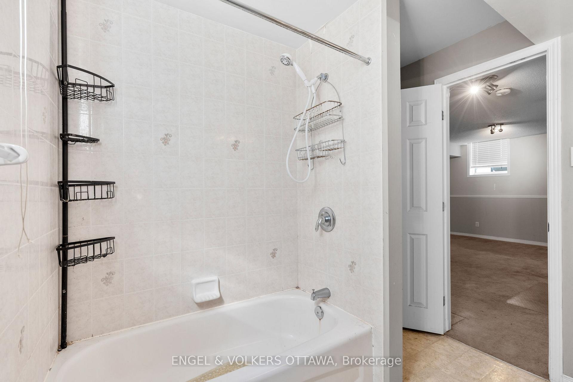Photo 36 of 128 Grandpark Circle, Ottawa, Hunt Club Park — HOMEH