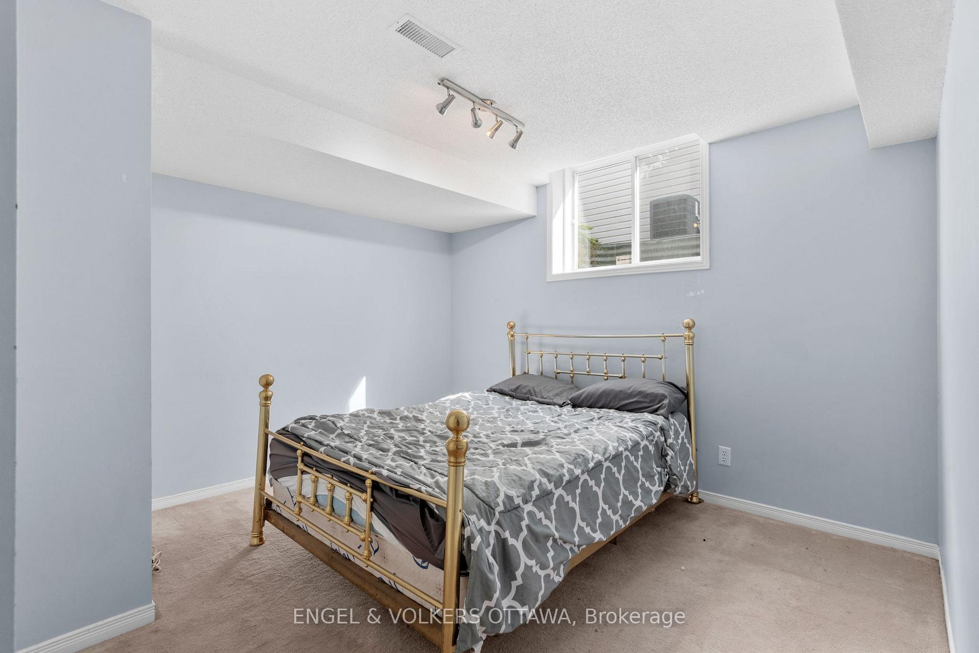 Photo 30 of 128 Grandpark Circle, Ottawa, Hunt Club Park — HOMEH