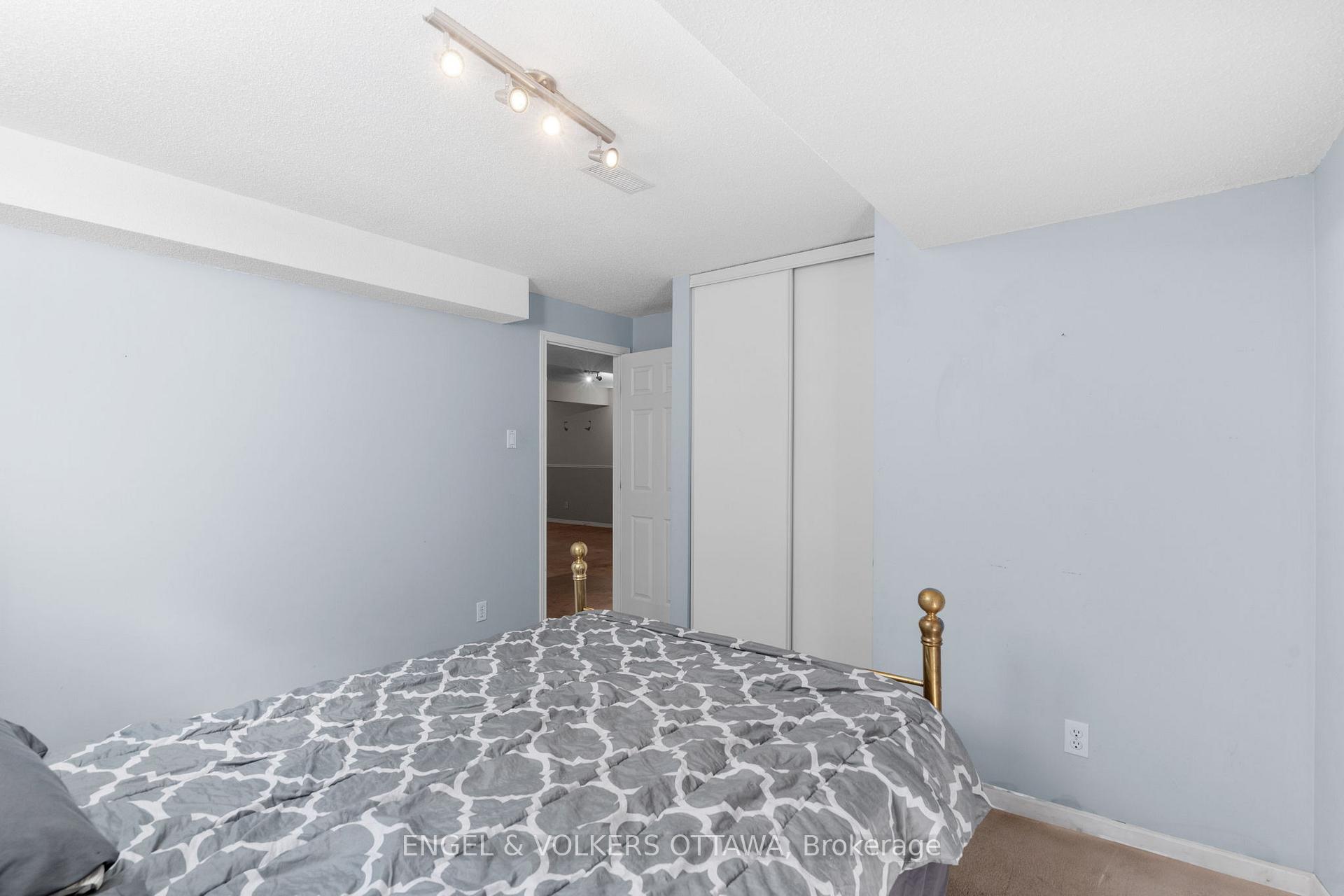 Photo 26 of 128 Grandpark Circle, Ottawa, Hunt Club Park — HOMEH