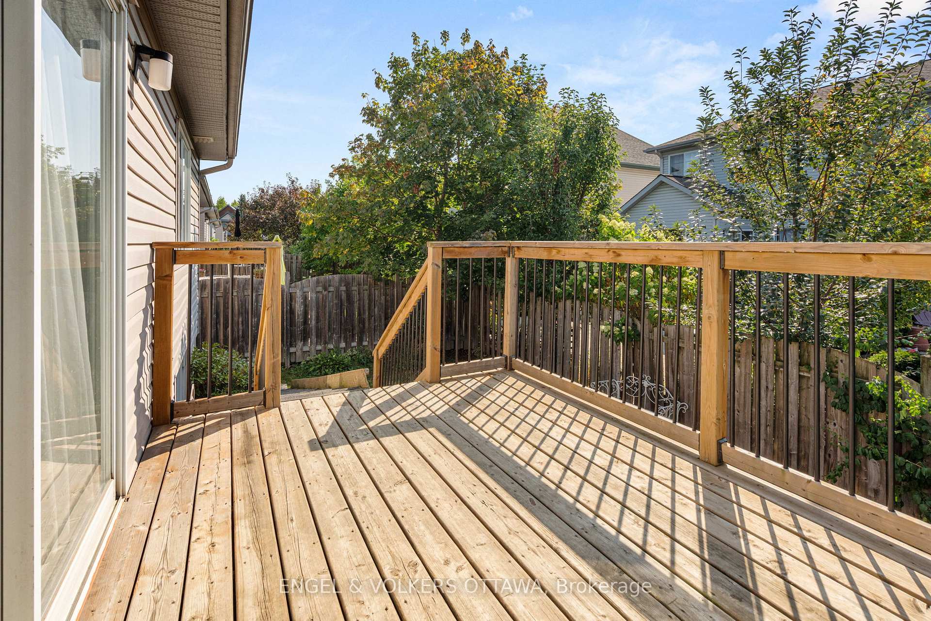 Photo 23 of 128 Grandpark Circle, Ottawa, Hunt Club Park — HOMEH