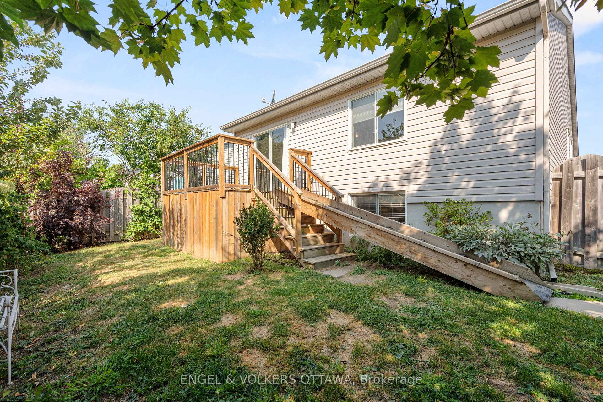 Photo 32 of 128 Grandpark Circle, Ottawa, Hunt Club Park — HOMEH
