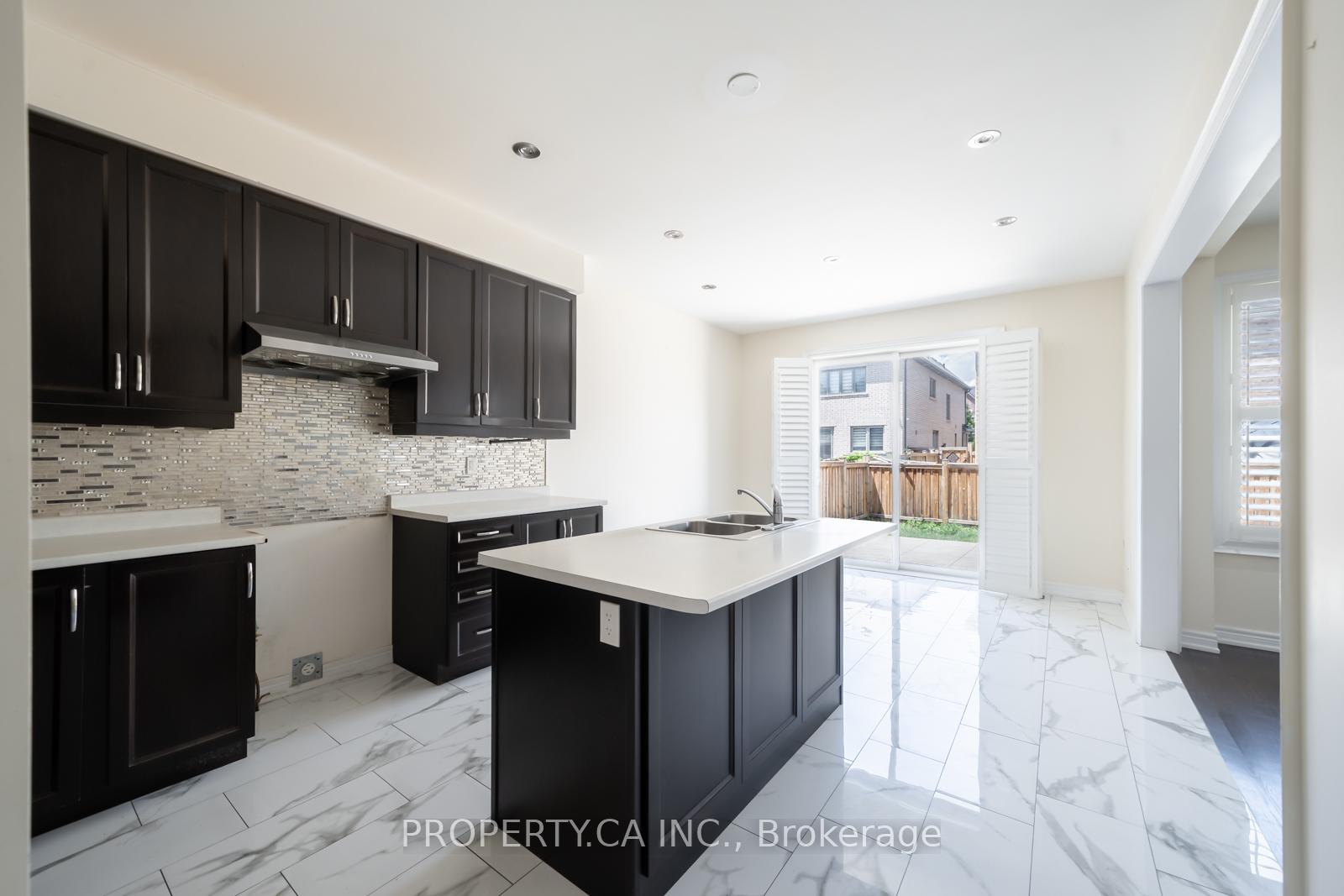 Photo 10 of 7 Forsyth Crescent, Brampton, Credit Valley — HOMEH