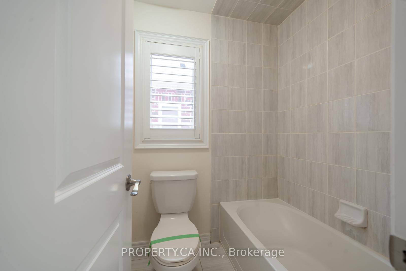 Photo 9 of 7 Forsyth Crescent, Brampton, Credit Valley — HOMEH