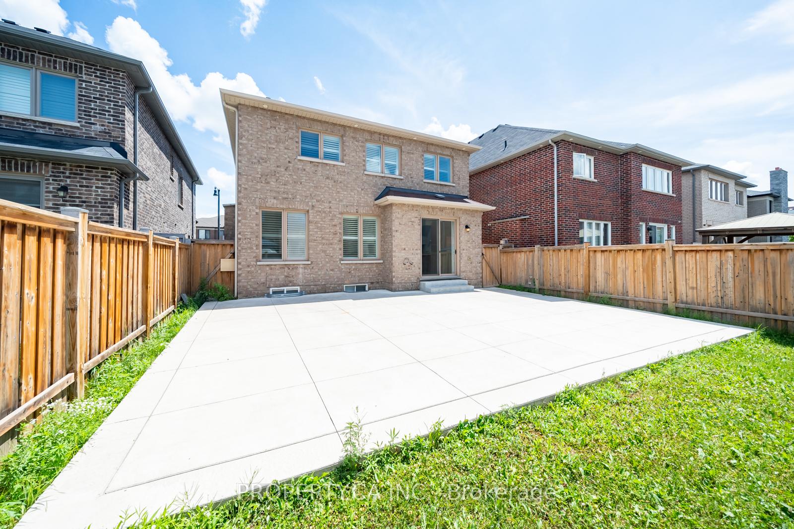 Photo 39 of 7 Forsyth Crescent, Brampton, Credit Valley — HOMEH