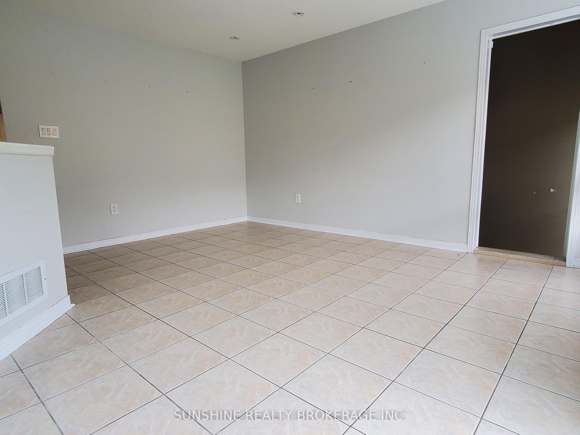 Photo 5 of 142 Laurelhurst Crescent, Vaughan, Vellore Village — HOMEH