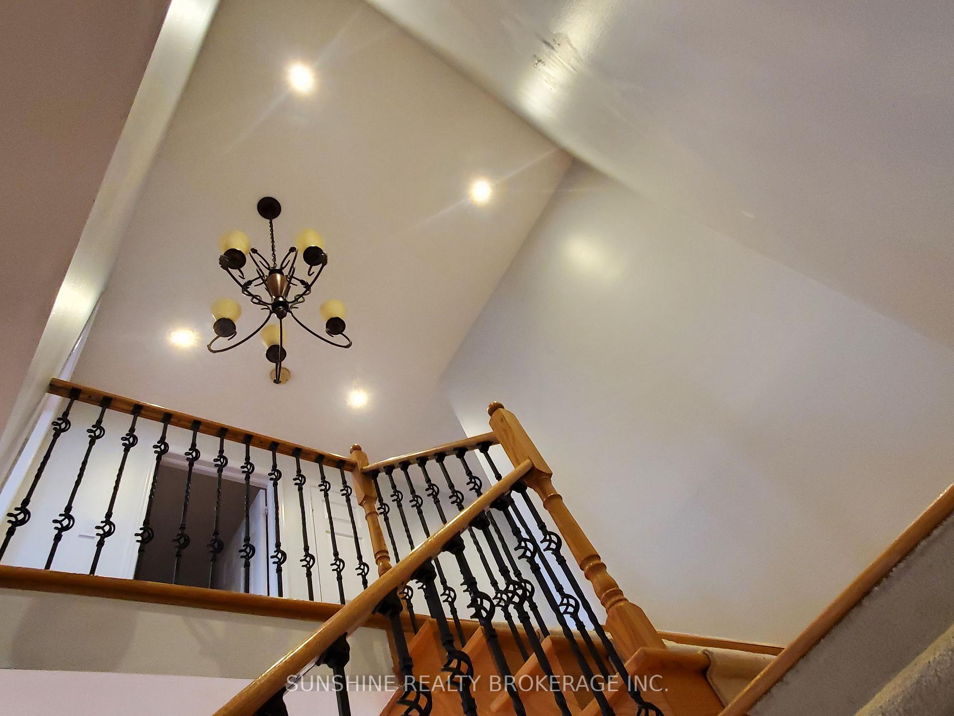 Photo 8 of 142 Laurelhurst Crescent, Vaughan, Vellore Village — HOMEH