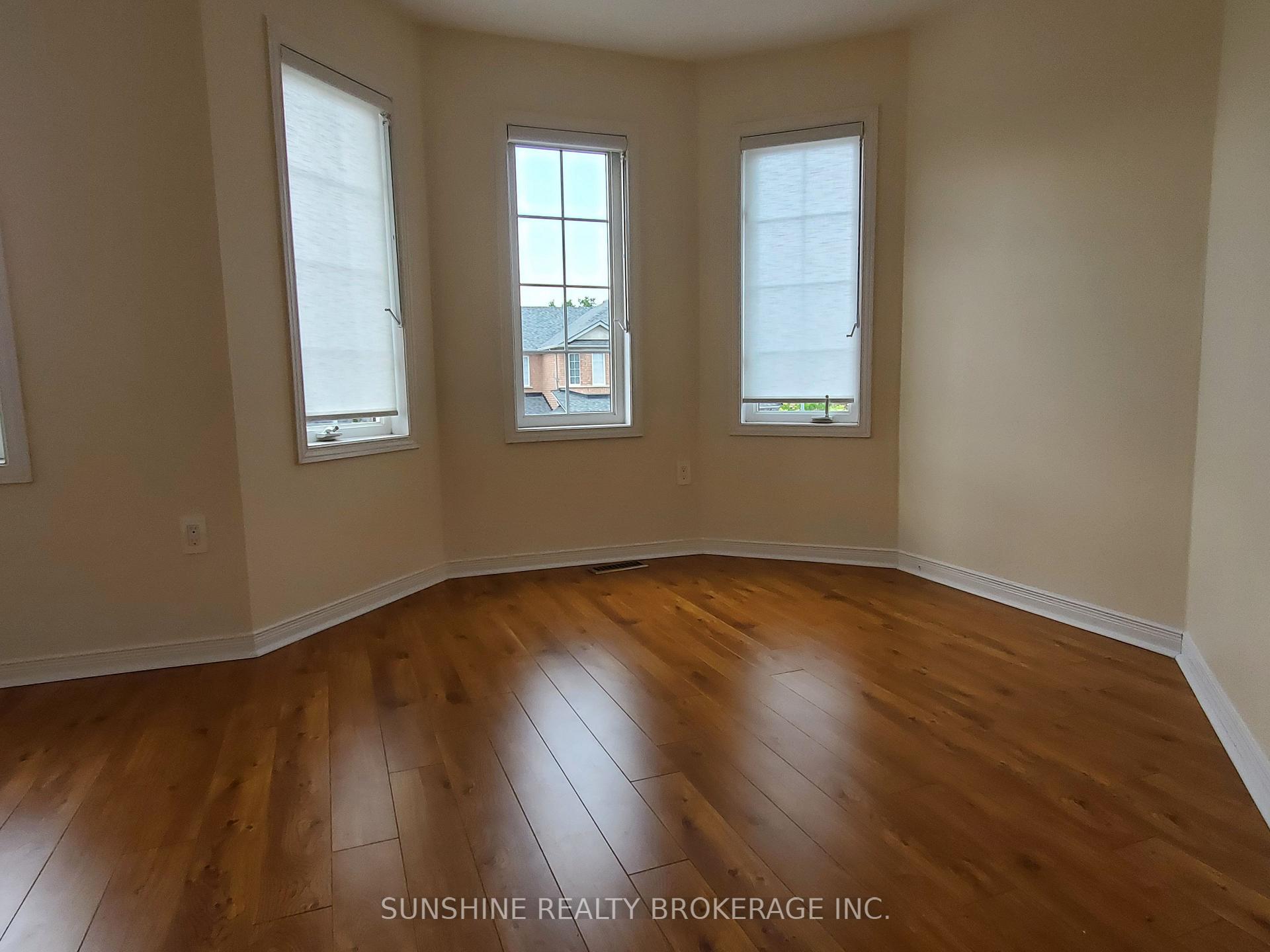 Photo 9 of 142 Laurelhurst Crescent, Vaughan, Vellore Village — HOMEH