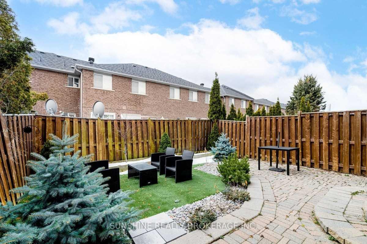 Photo 16 of 142 Laurelhurst Crescent, Vaughan, Vellore Village — HOMEH