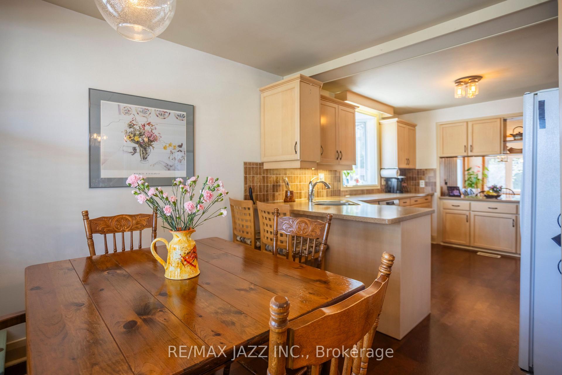 Photo 11 of 824 Masson Street, Oshawa, Centennial — HOMEH