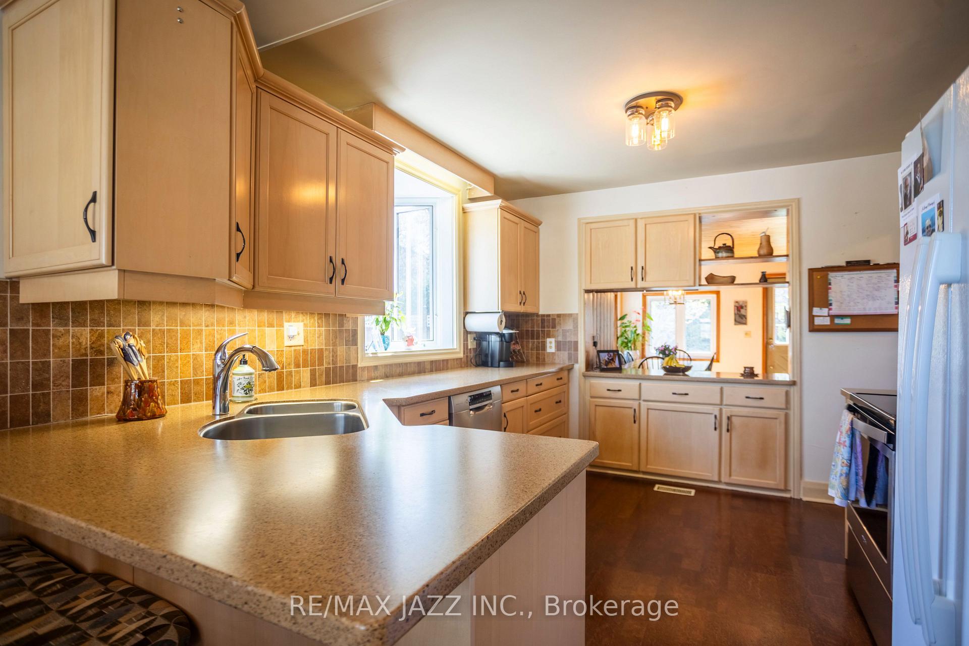 Photo 15 of 824 Masson Street, Oshawa, Centennial — HOMEH