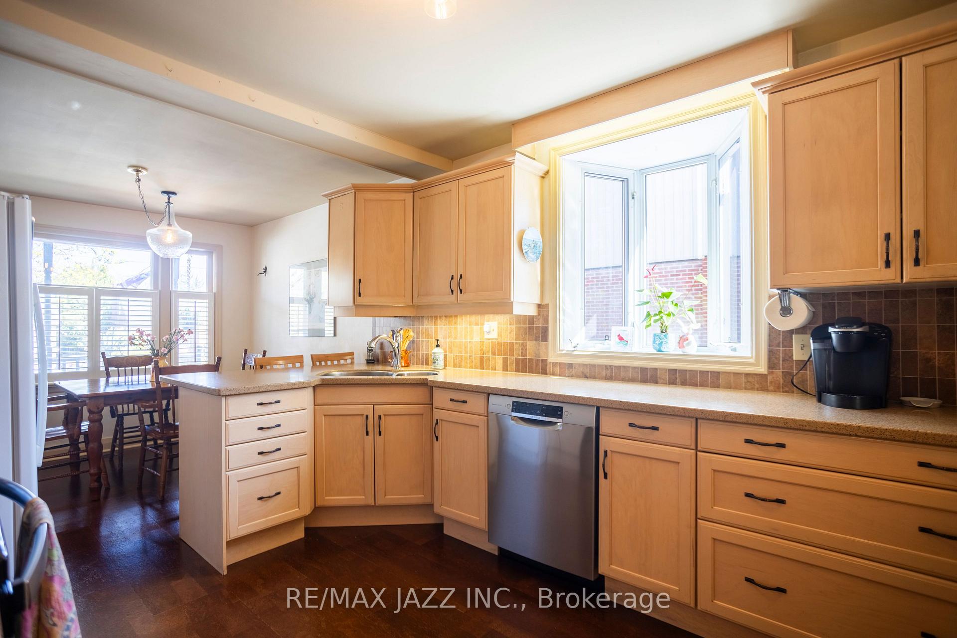 Photo 34 of 824 Masson Street, Oshawa, Centennial — HOMEH