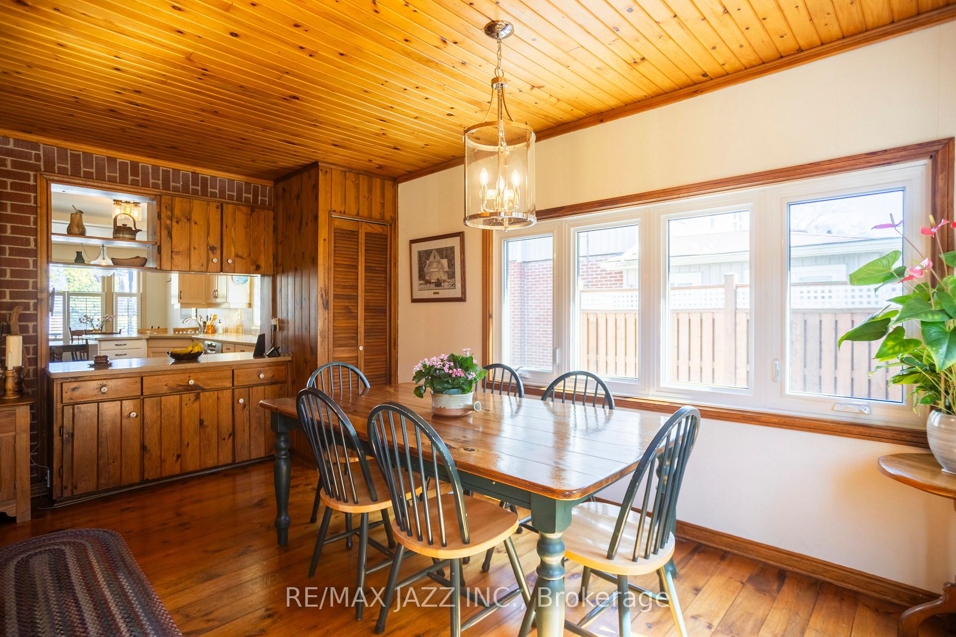 Photo 35 of 824 Masson Street, Oshawa, Centennial — HOMEH