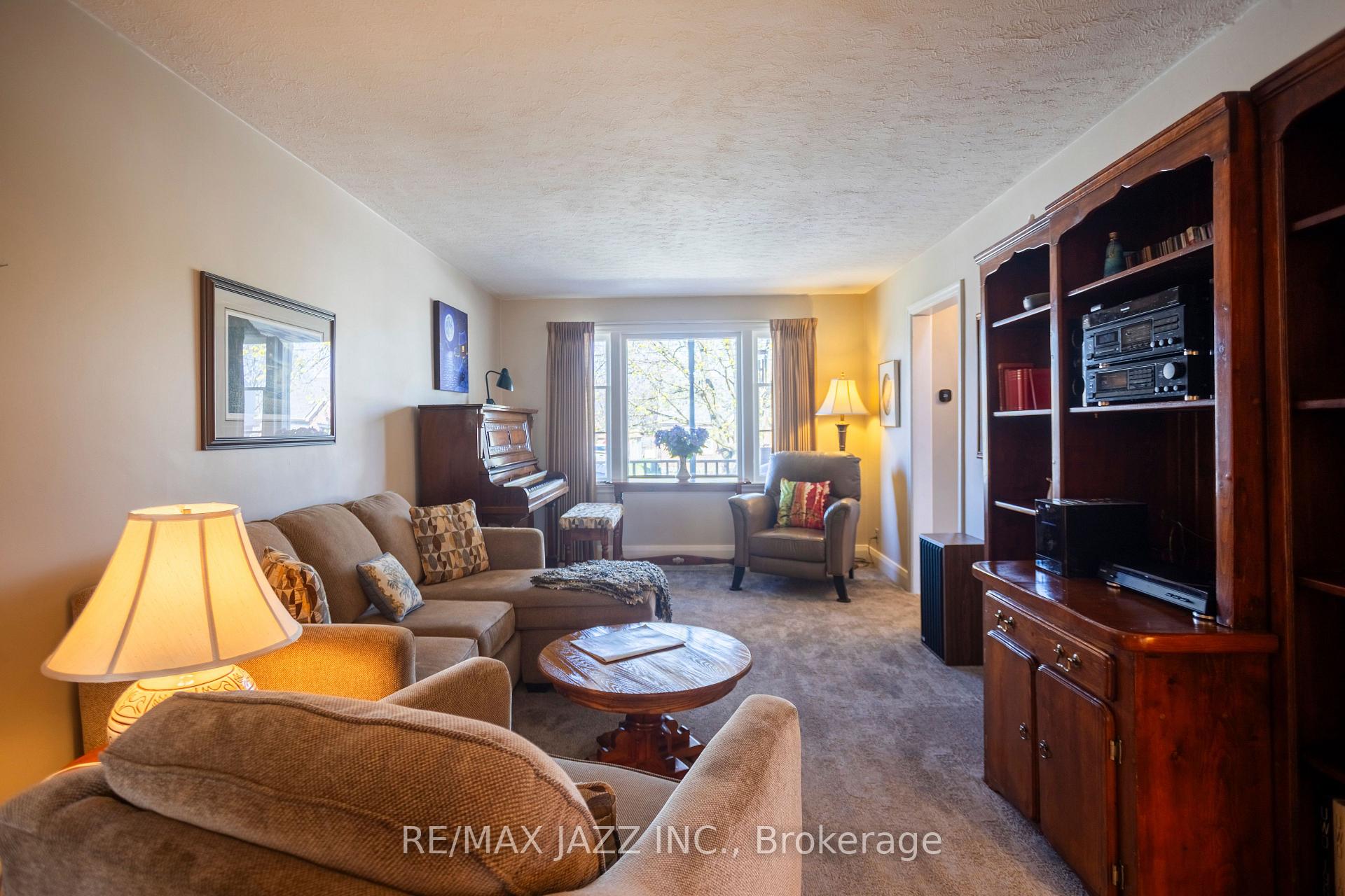 Photo 13 of 824 Masson Street, Oshawa, Centennial — HOMEH